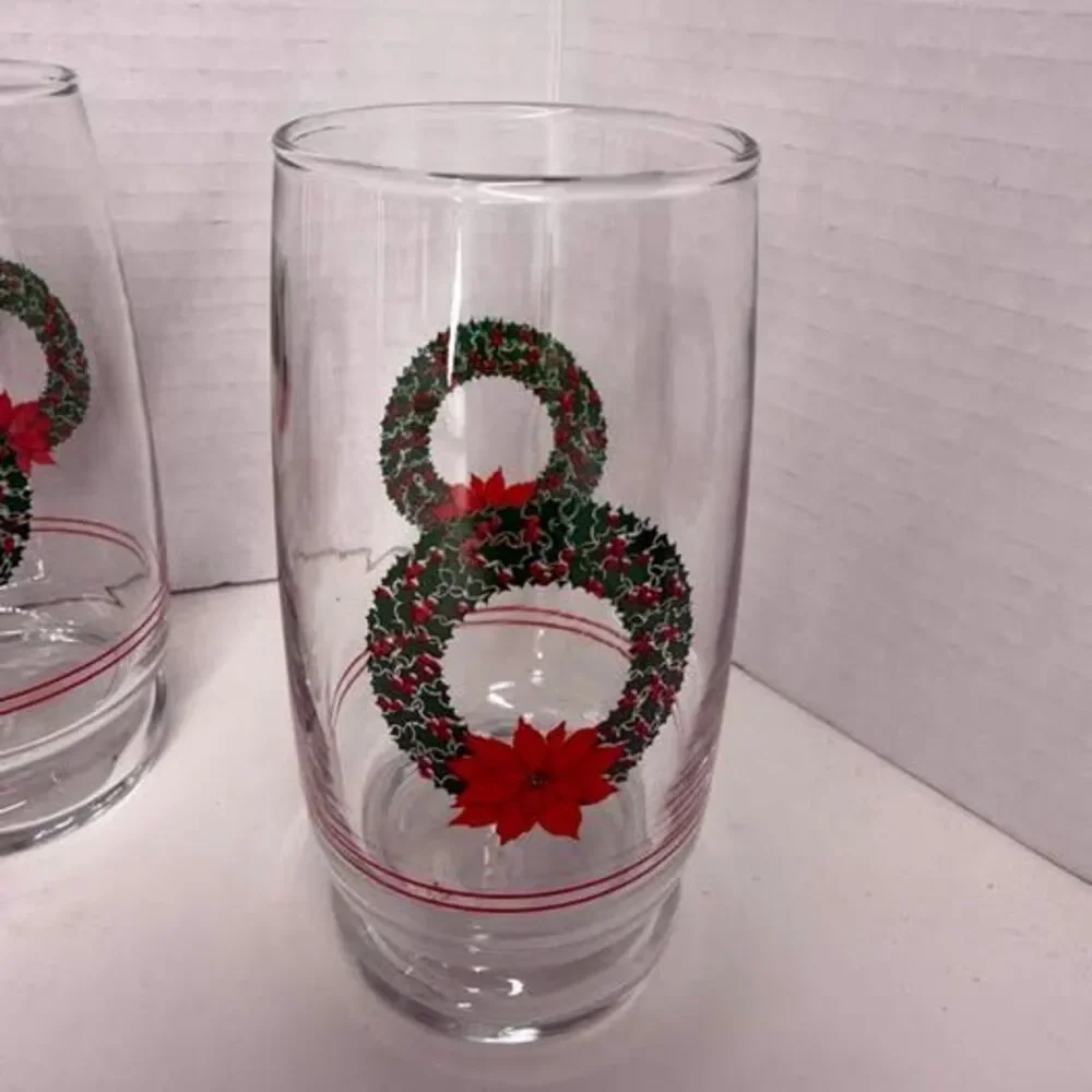 Set of 8 Vintage Christmas Wreath and Poinsettia Glass Tumblers